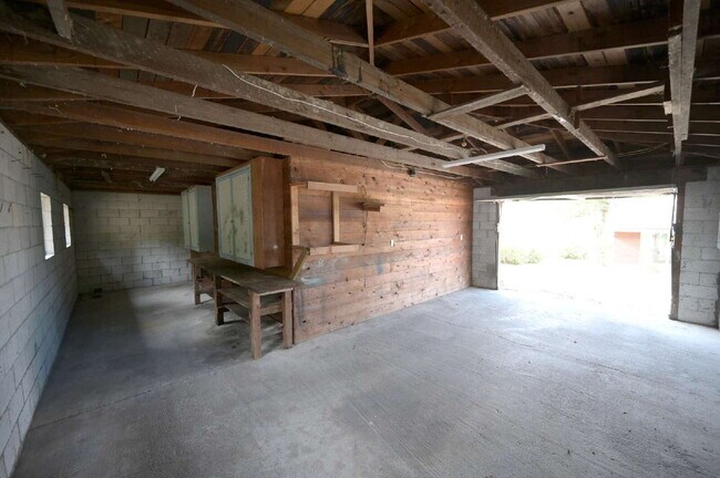 Building Photo - 2 bed 1 bath home with great view of Sequi...
