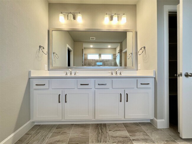 Building Photo - 547 Kingston Ln