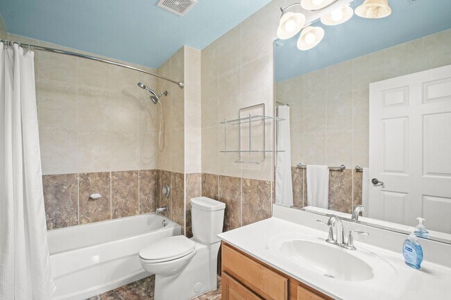Building Photo - Fully renovated 2 bedrooms 2 baths Condo i...