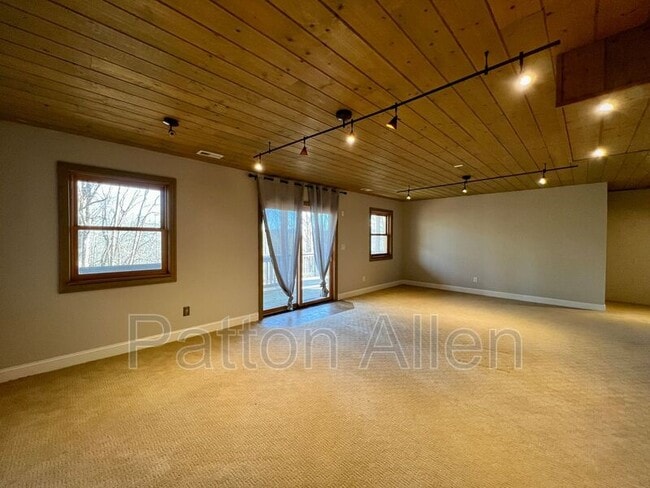 Building Photo - 212 Appleton Dr