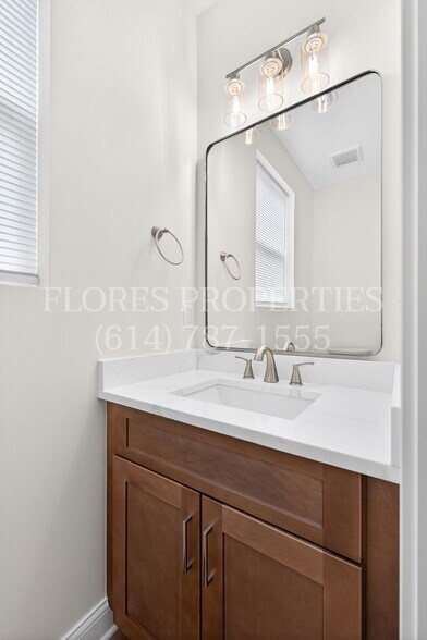 Building Photo - 698 S 22nd St