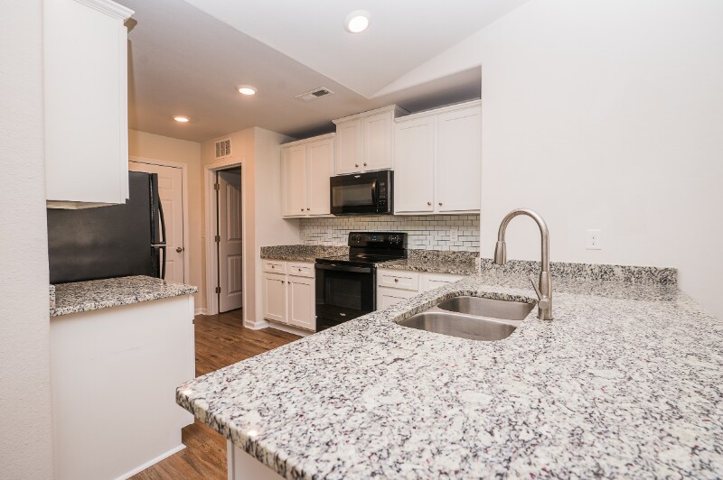 Building Photo - 130 Trailwood Ct