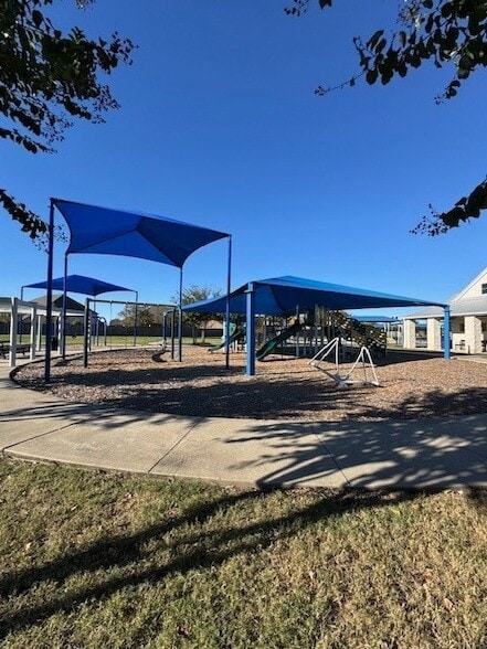 Building Photo - 5615 Cedar Cres Ct