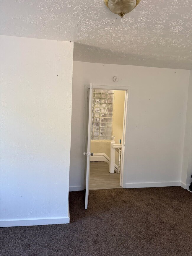 Building Photo - 730 Middle Ave