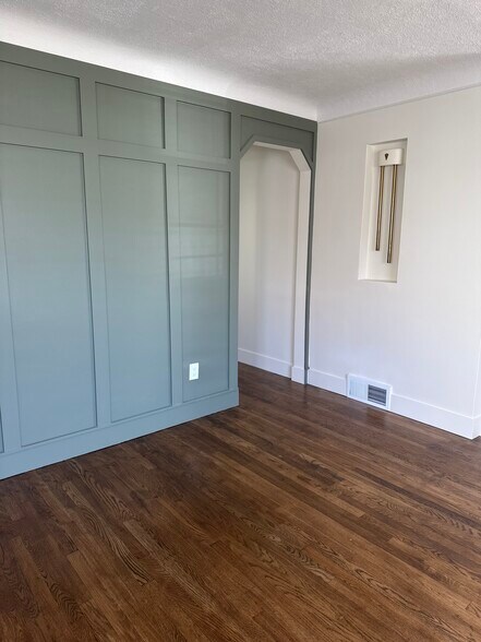 Building Photo - 125 S Minerva Ave