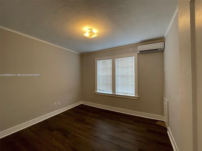 Building Photo - 3364 SW 2nd St