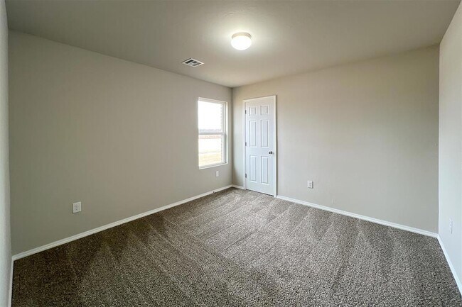 Building Photo - 4301 Driftwood Dr
