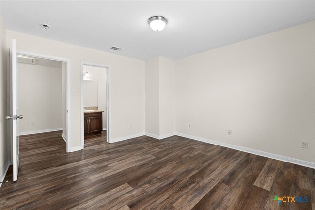 Building Photo - 3401 Castleton Dr