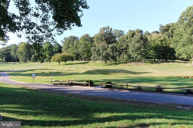 Building Photo - 3916 Penderview Dr