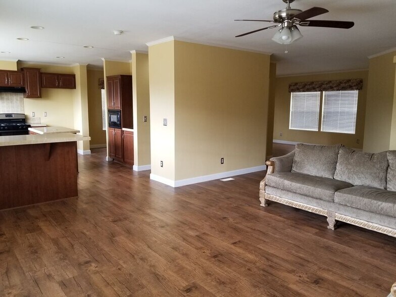Building Photo - 5825 Rockview Rd