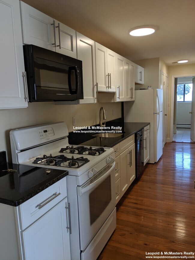 Building Photo - 80 Litchfield St