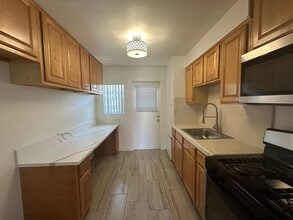 Building Photo - Newly Remodeled 1 Bedroom