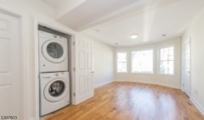 Building Photo - 15 Olyphant Pl