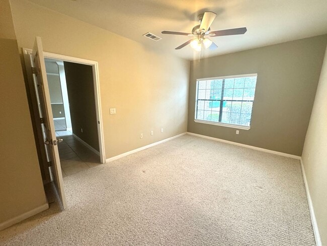 Building Photo - GREAT LOCATION NEAR MEDICAL & USAA | 3 BED...