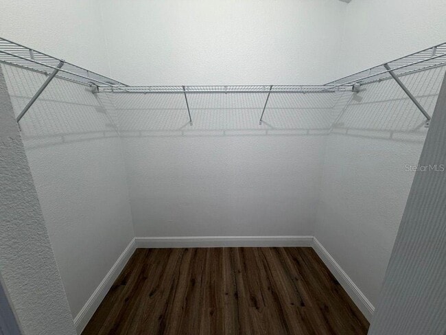 Building Photo - 9743 Hollyhill Dr