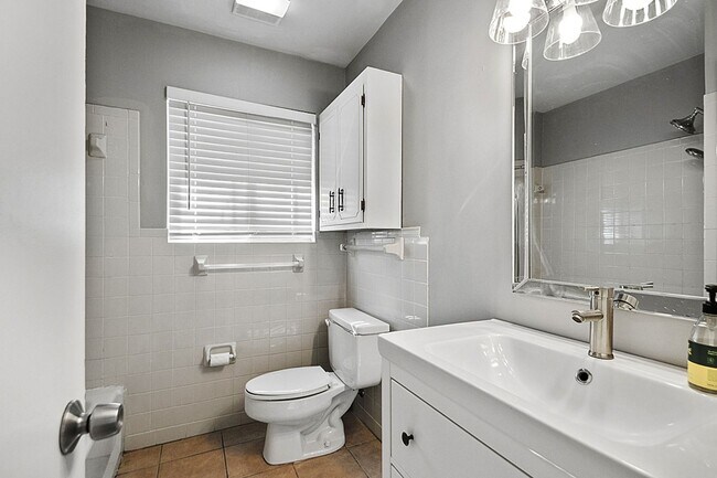 Building Photo - 822 N Coolidge St