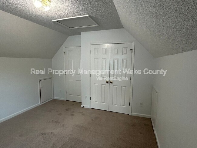 Building Photo - 1811 Kelly Glen Dr