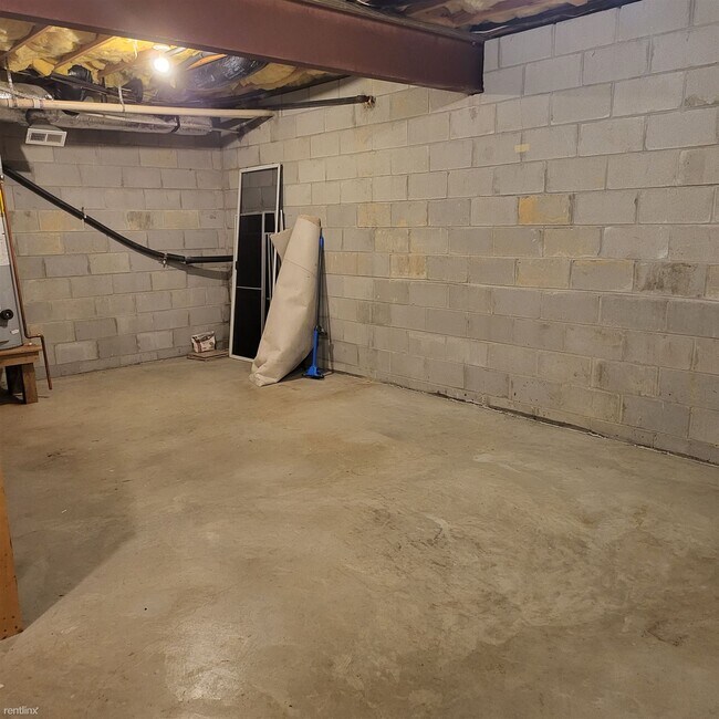 Building Photo - 4 br, 2.5 bath House - 12302 Hillcreek Circle