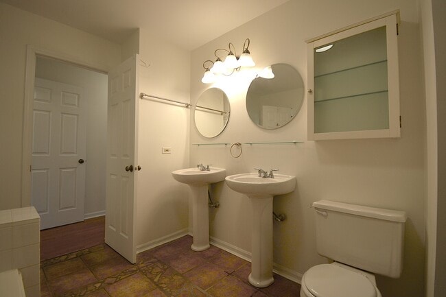 Building Photo - 1151 Longford Rd