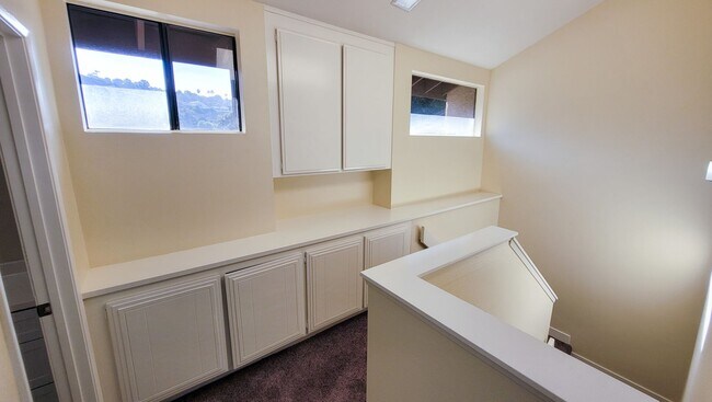 Building Photo - 2 Bed 1.5 Bath Gated Two Story Apartment I...