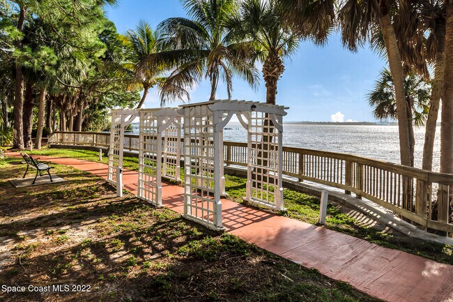 Building Photo - 225 S Tropical Trail