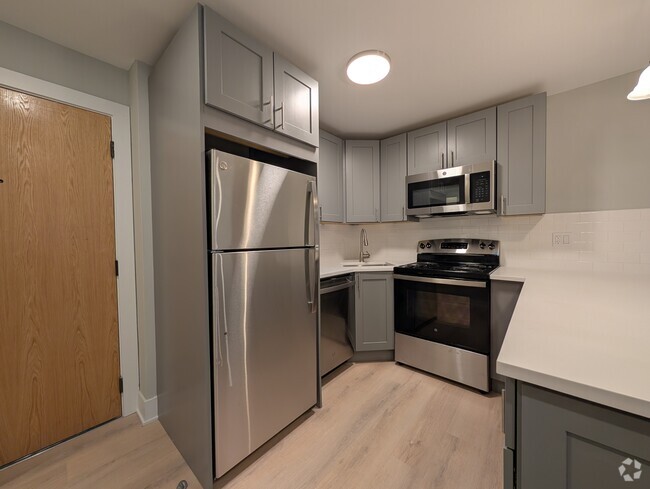 Building Photo - 1214 N La Salle Dr
