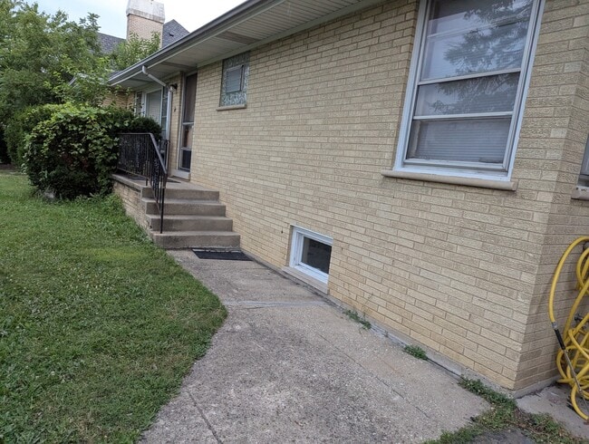 Building Photo - 219 W 79th St