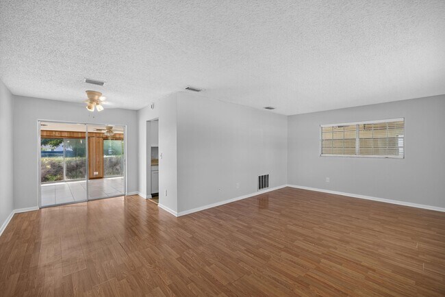 Building Photo - 328 Palos Ct