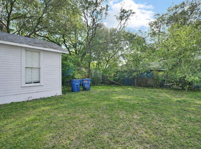 Building Photo - 113 S Olive St