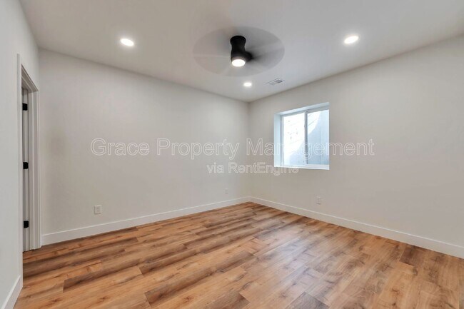 Building Photo - 4751 Ambrose Pl