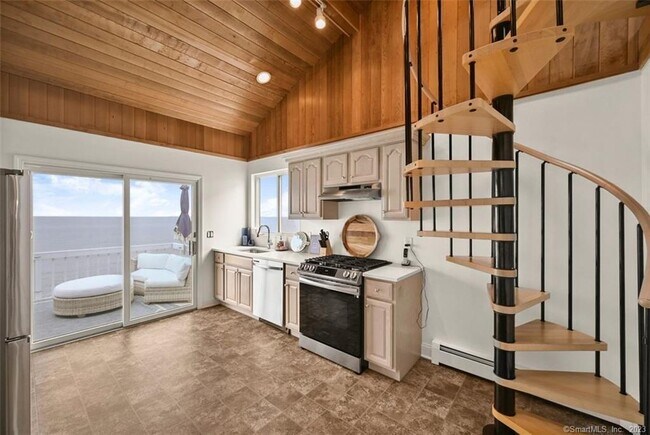 Building Photo - 43 Shoreline Dr