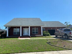 Building Photo - Spacious 3Bed/2Ba Brick Home in Established Neighborhood w/Easy Access to Everything! *SPECIAL: 1...