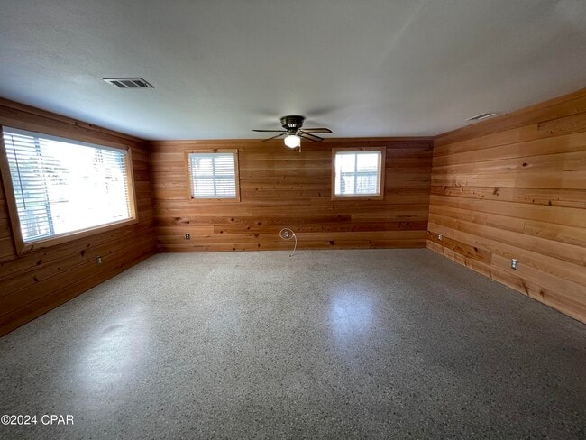 Building Photo - 305 Tarpon St