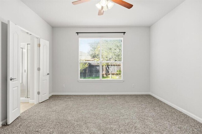 Building Photo - 101 Saddle Ridge Dr