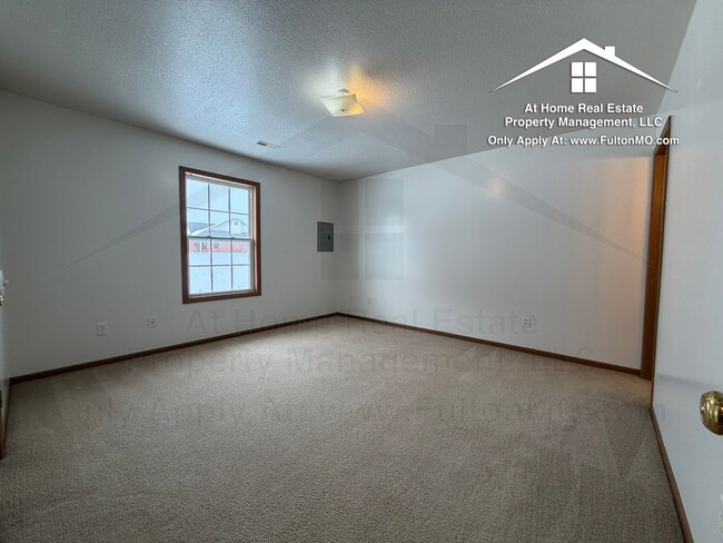 Building Photo - Gates Boulevard 2629–2631 Duplex