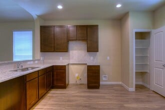 Building Photo - 3213 Buttercup Dr