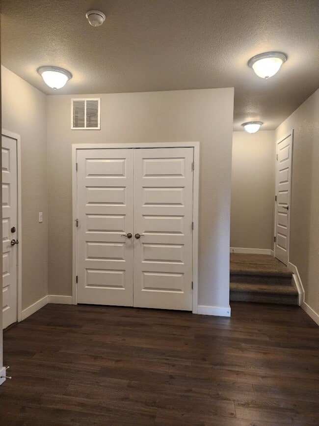 Building Photo - Long Realty & Property Management - Nearly New Home in Aurora **Half Off Rent June 2026**