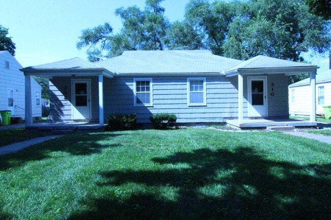 Building Photo - One Bedroom Duplex in North Kansas City