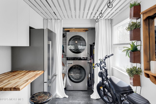 Building Photo - 638 Parkside Ave