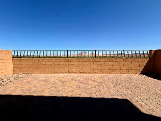 Building Photo - NEWLY UPGRADED 3 BED 2.5 BATH 2 CAR GARAGE...