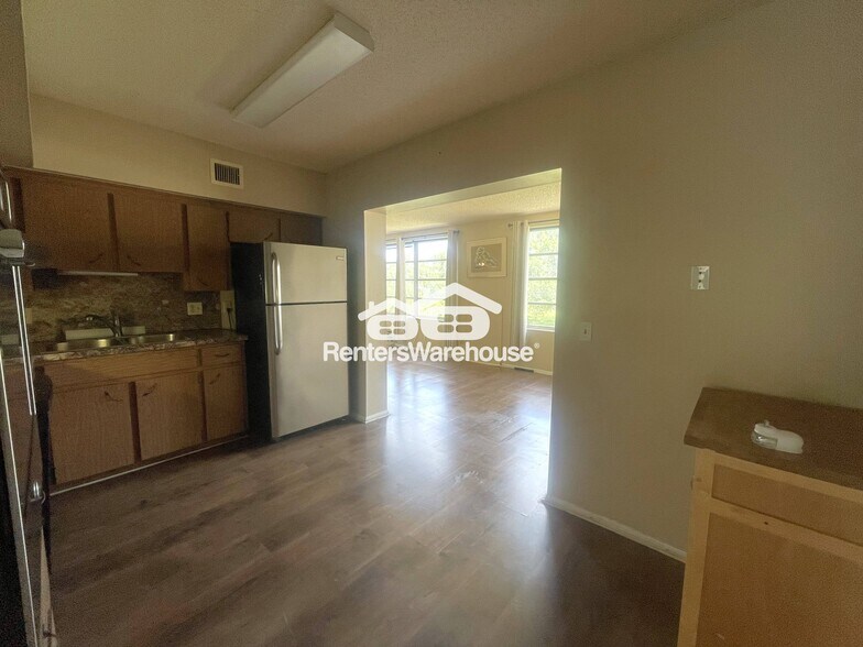 Building Photo - 2402 Ecuadorian Way