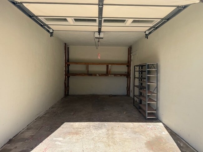 Building Photo - House For Lease