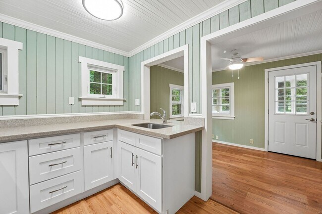 Building Photo - 21567 Starrett Hill Dr