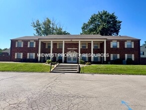 Building Photo - Stunning townhome w/ outdoor Maintenance provided