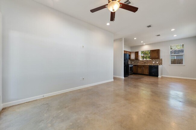 Building Photo - 4415 Clawson Rd
