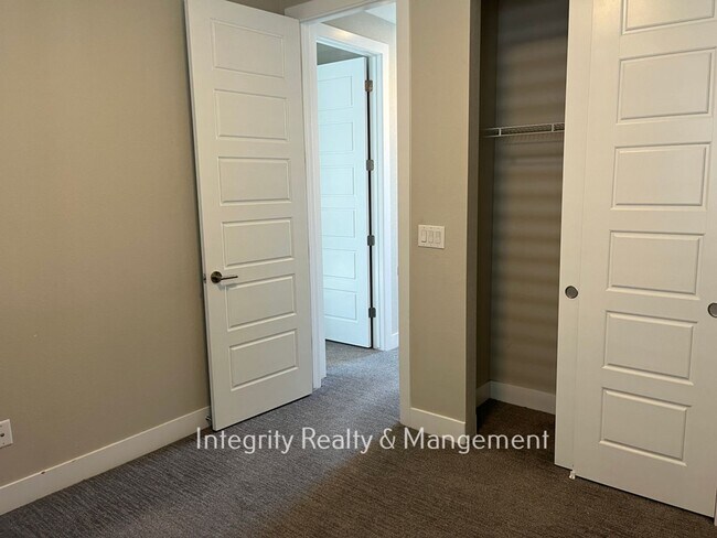 Building Photo - 2457 Majorca Dr