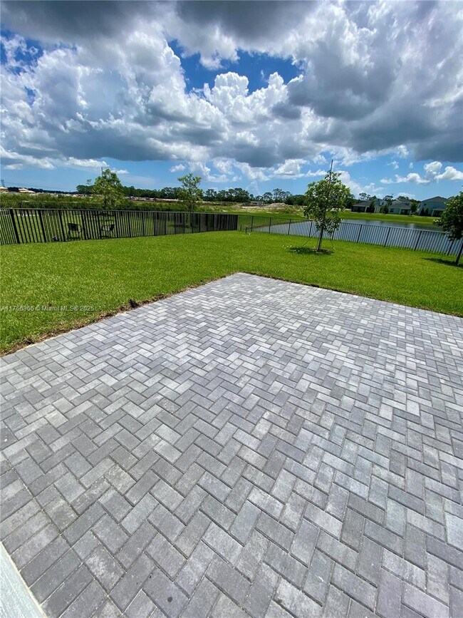 Building Photo - 5971 Pickering Dr