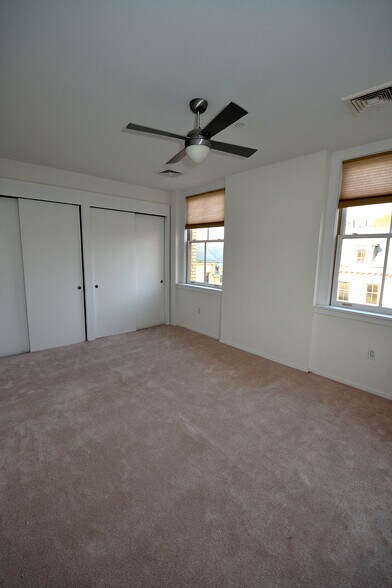 Building Photo - 4200 Pine St