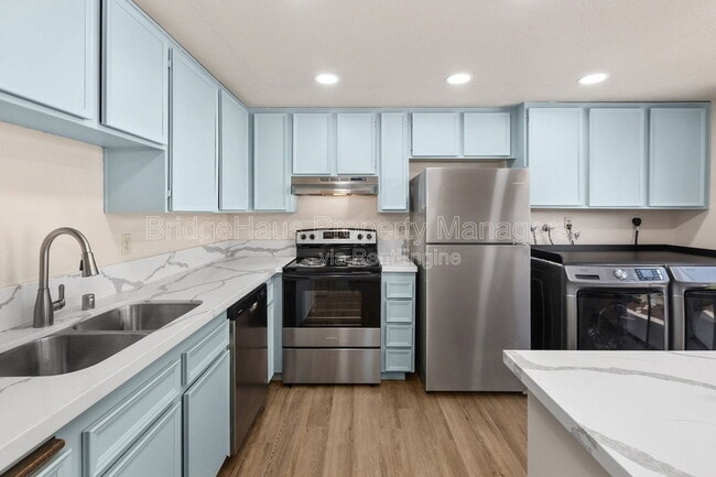 Building Photo - 7831 Rancho Fanita Dr
