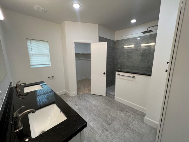 Building Photo - 13314 Oak Ledge Dr
